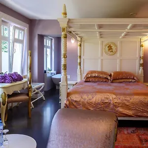 4* Couette-café Saint-georges -located In The Centre Of Bruges-